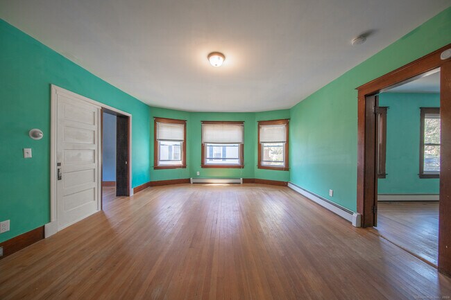 Building Photo - 32 Linnell St