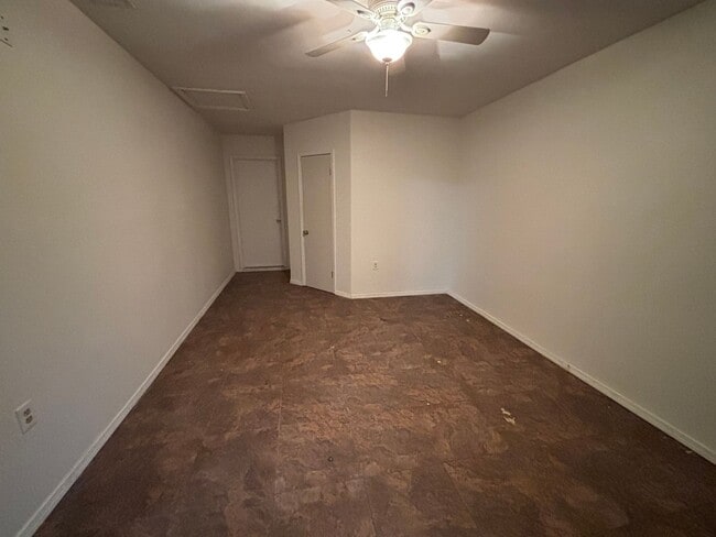 Building Photo - Welcome to this charming 3-bedroom, 2-bathroom home located in the heart of Russellville, AR.