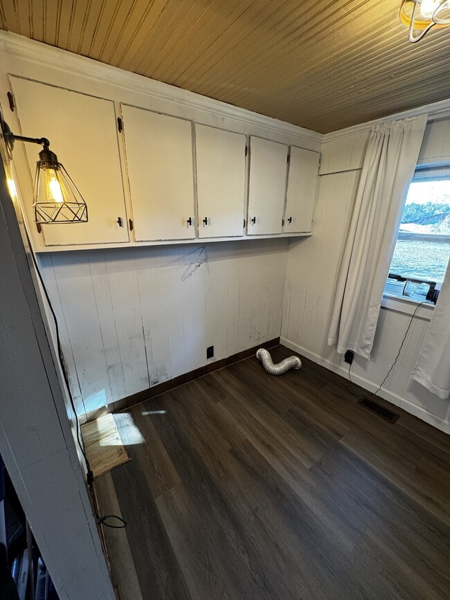 Building Photo - 2728 W Barr Rd