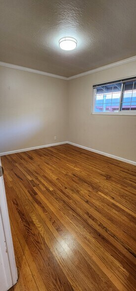 Building Photo - 845 Apgar St