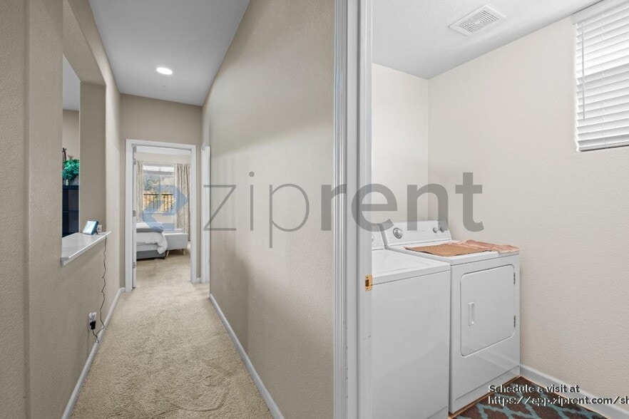 Building Photo - 521 Black Walnut Pl