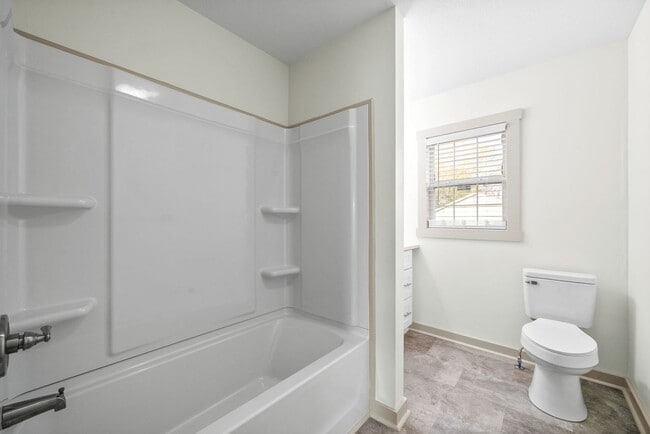 Building Photo - Renovated 3 Bedroom Home For Rent Near Downtown Clarksville