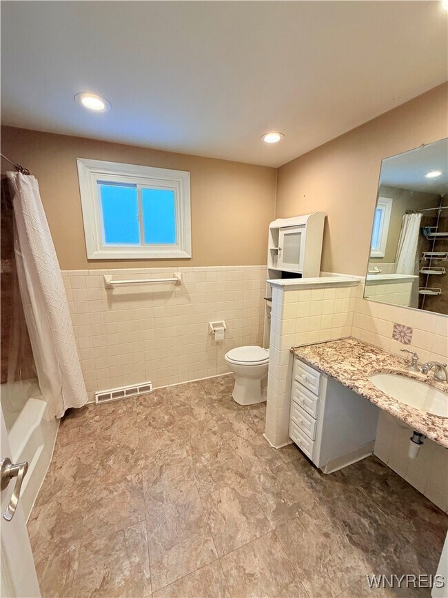 Building Photo - 79 E Toulon Dr