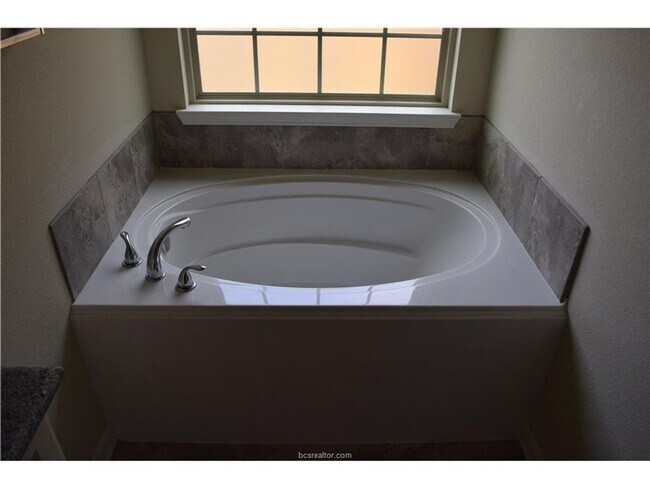 Building Photo - Stunning 3 Bed, 2 Bath in Creek Meadows!