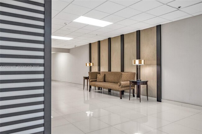 Building Photo - 1623 Collins Ave