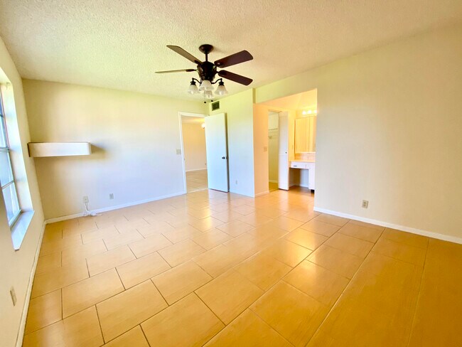 Building Photo - 2828 Casita Way