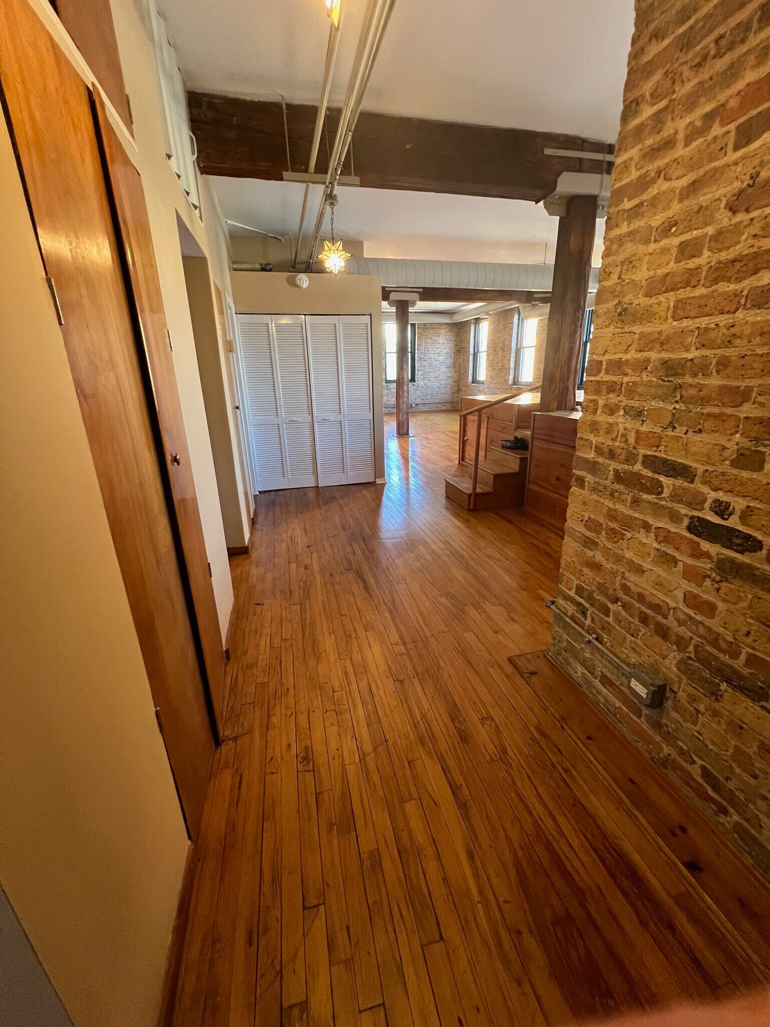 Building Photo - 515 N Noble St