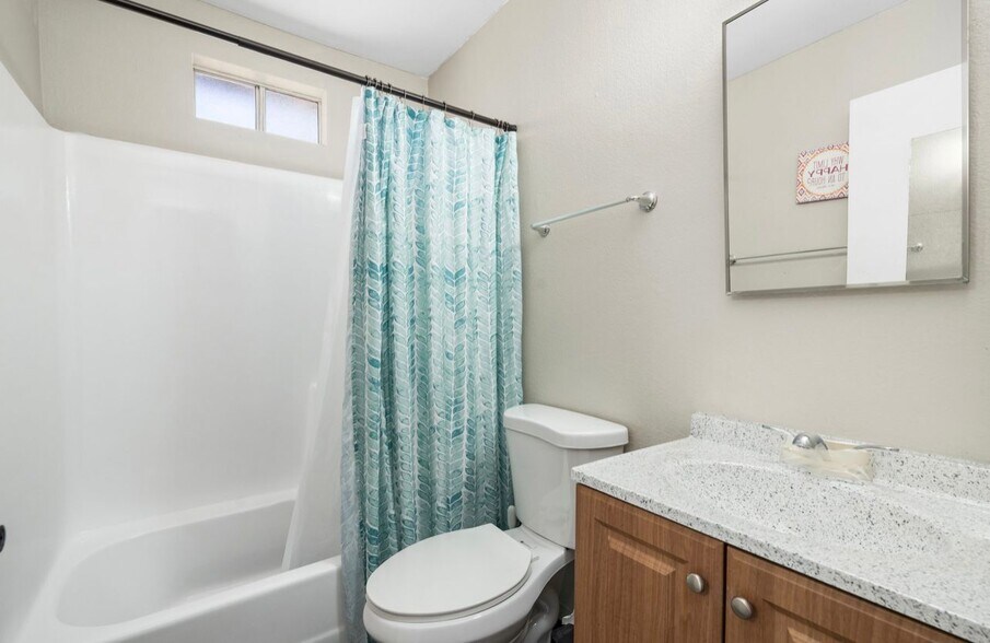 Building Photo - 9822 N 15th St