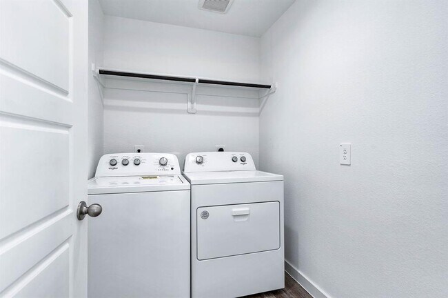 Building Photo - 1122 Fringed Bluestar Dr