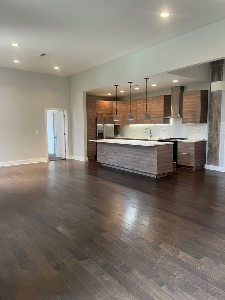 Building Photo - Urban condo close to downtown