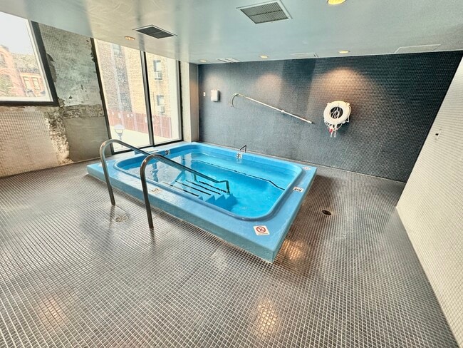 Building Photo - 2020 N Lincoln Park W