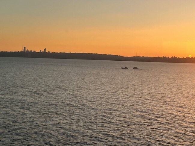 Building Photo - Kirkland Waterfront Condo Available Now! S...