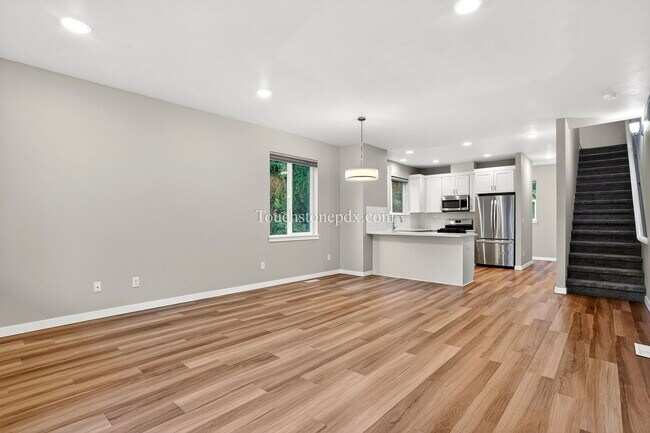 Building Photo - 3859 SE 92nd Ave