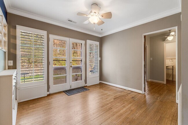 Building Photo - Bright & Inviting 2-Bedroom Home with Fenced-In Yard, Garage & Lawn Care Included