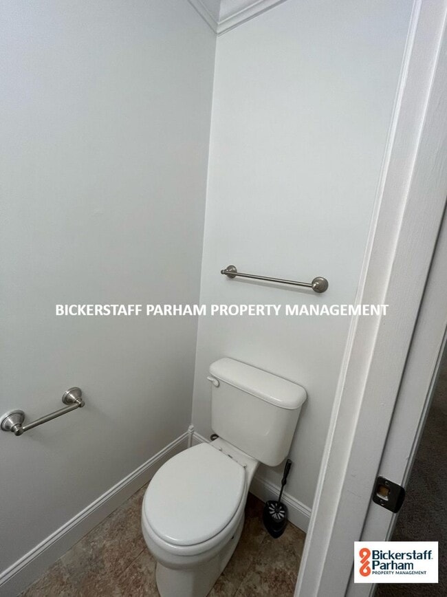 Building Photo - Great Experiences Are Just Around The Corner, Located Off Wynnton Road!