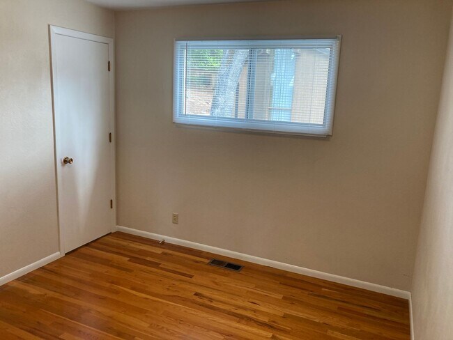 Building Photo - Mid-Century Four Bedroom in Candalaria, La...