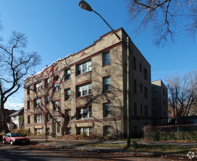 Building Photo - 3240 Doran Apartments
