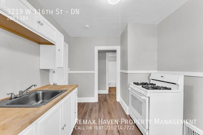 Building Photo - 3219 W 116th St