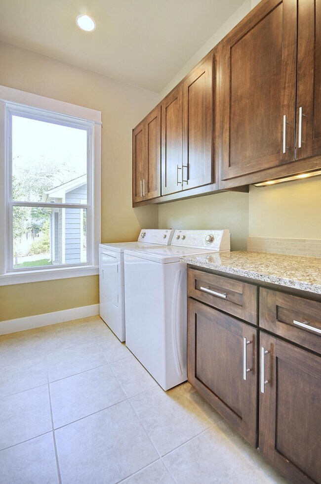 Building Photo - UT PRE-LEASE: 2011 Constructed Custom West...