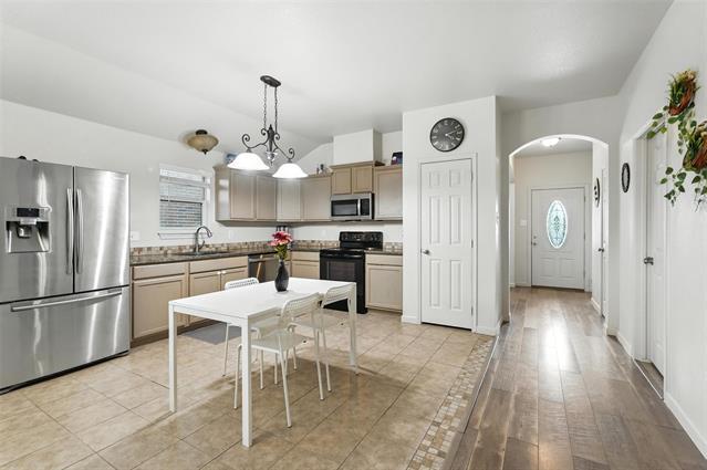 Building Photo - 3206 Kingsbrook Dr