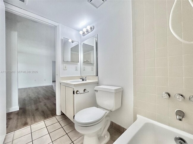 Building Photo - 400 Palm Cir W