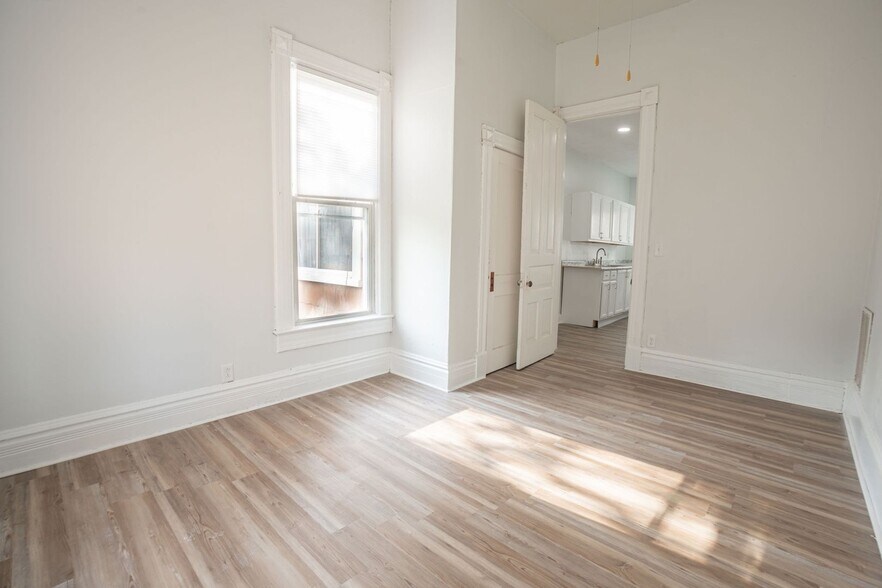 Building Photo - 731 S 7th St