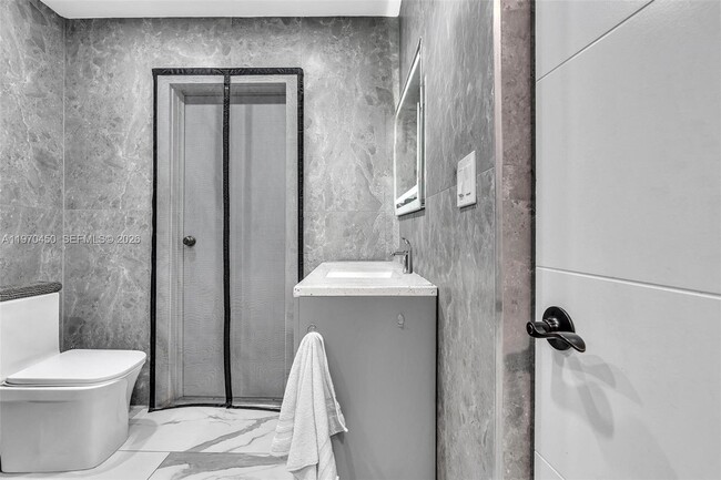 Building Photo - 6781 Franklin St