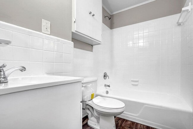 Building Photo - AVAILABLE NOW!! 4 bedroom Brick Ranch Style Home