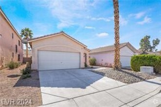 Building Photo - Darling Single Story with 3-Bedrooms, 2-Ba...