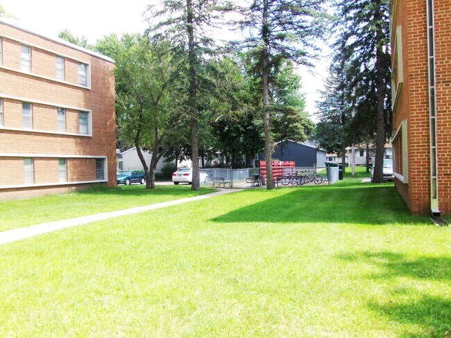 Building Photo - 1515 3rd Ave NE