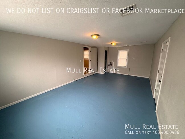 Building Photo - 1041 N Tabor Dr
