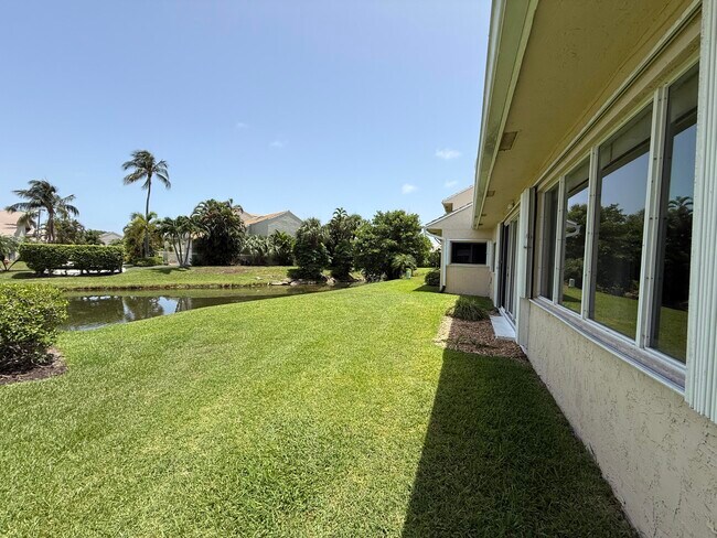 Building Photo - 225 N Lakeshore Dr