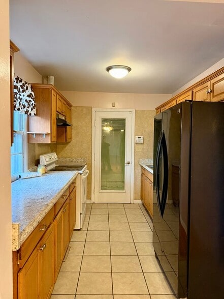 Building Photo - 523 N 82 St