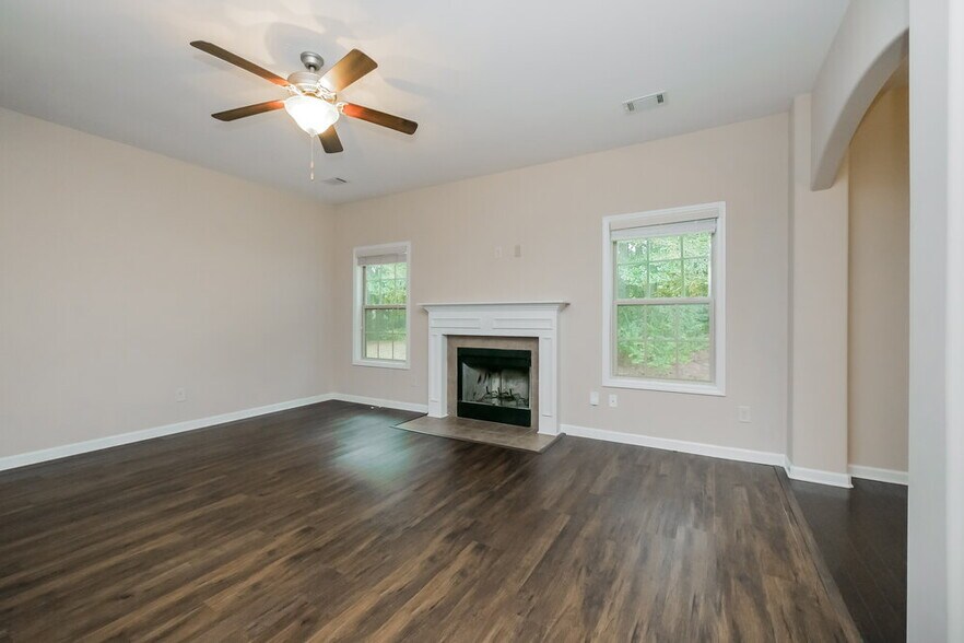 Building Photo - 390 Cliffhaven Cir