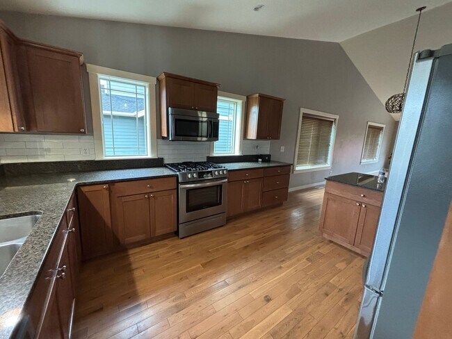 Building Photo - 1689 Aaron Dr