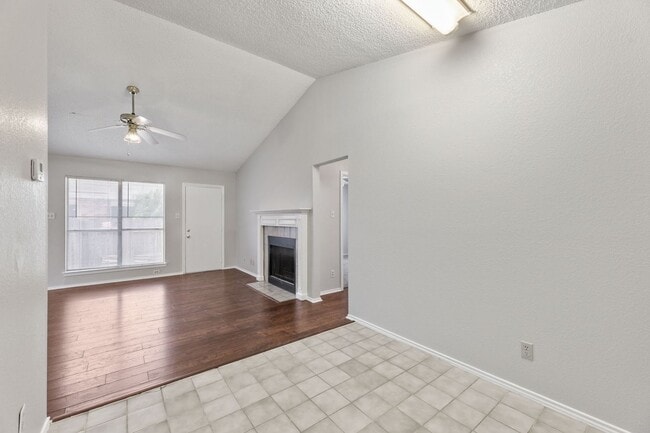 Building Photo - 6002 Parkwood Dr