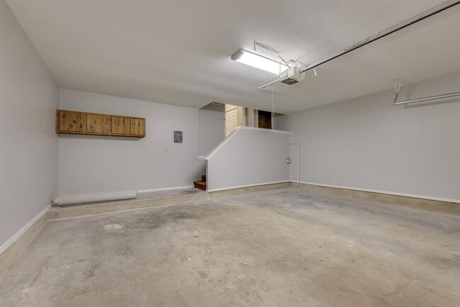 Building Photo - 8318 Greenslope Dr