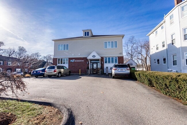 Building Photo - 909 Hancock St