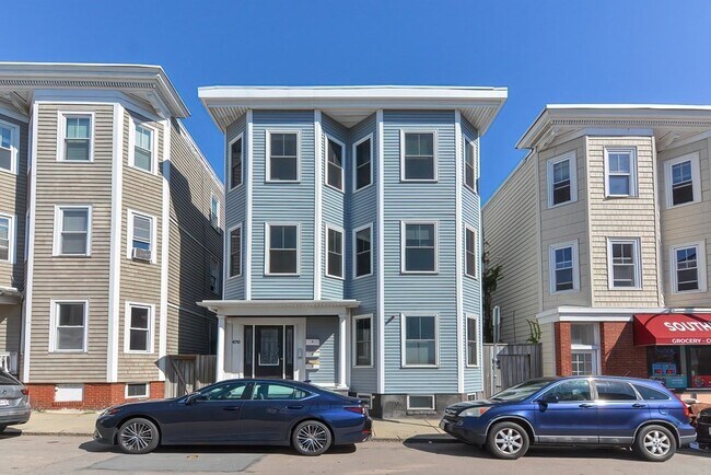 Building Photo - 470 E 8th St