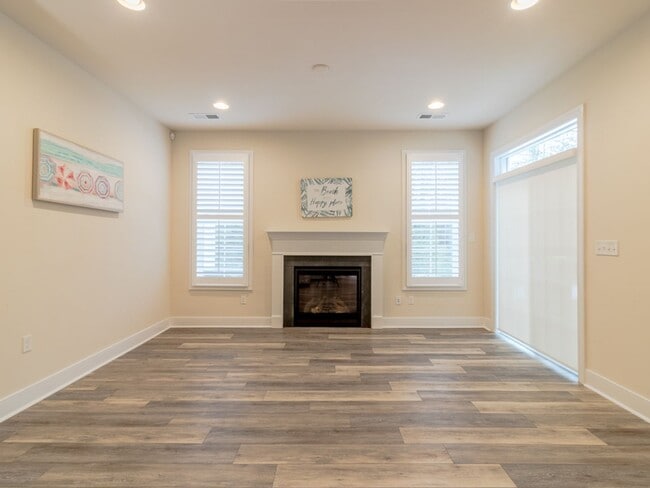 Building Photo - Spacious Furnished 4BR Townhome with First-Floor Owner’s Suite Near Rehoboth Beach - Sawgrass