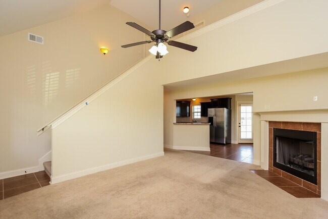 Building Photo - 3167 Pinetree Loop N