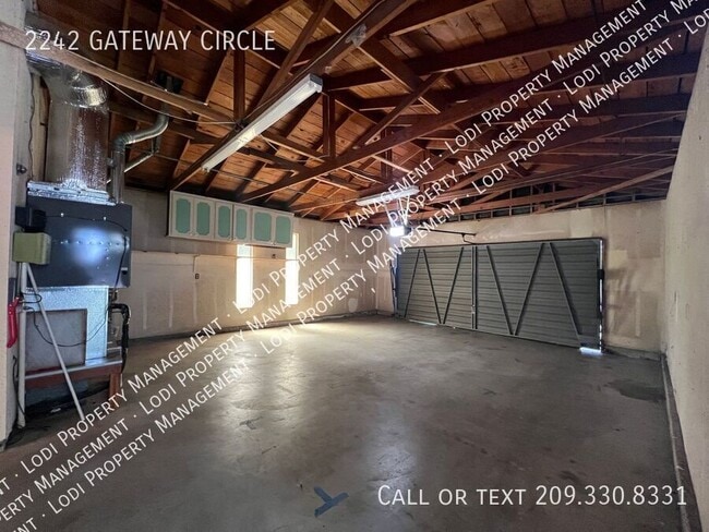 Building Photo - 2242 Gateway Cir