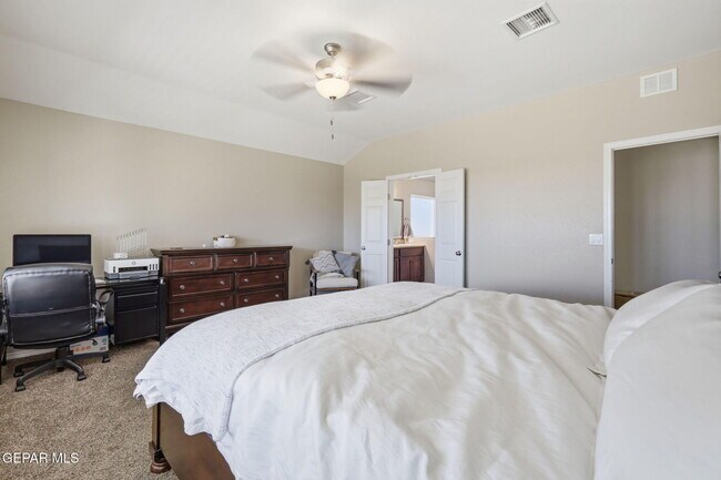 Building Photo - 13748 Villa Vista Ave