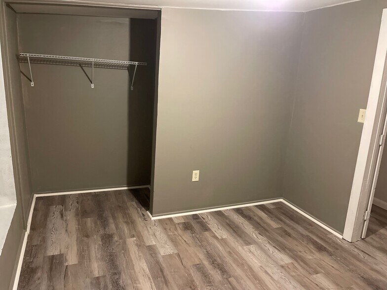 Building Photo - 531 New Berlin Rd