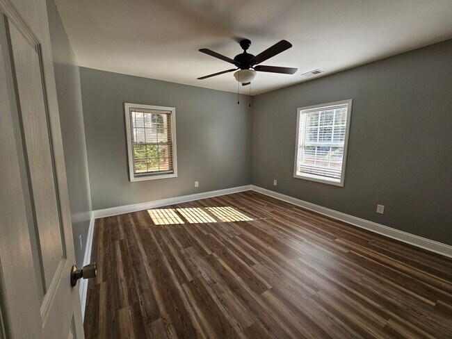 Building Photo - 1301 Ray Ave