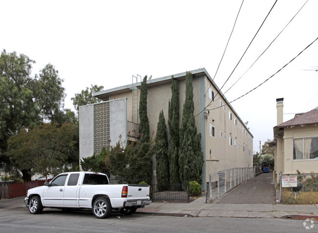 Primary Photo - 152 Lincoln Ave