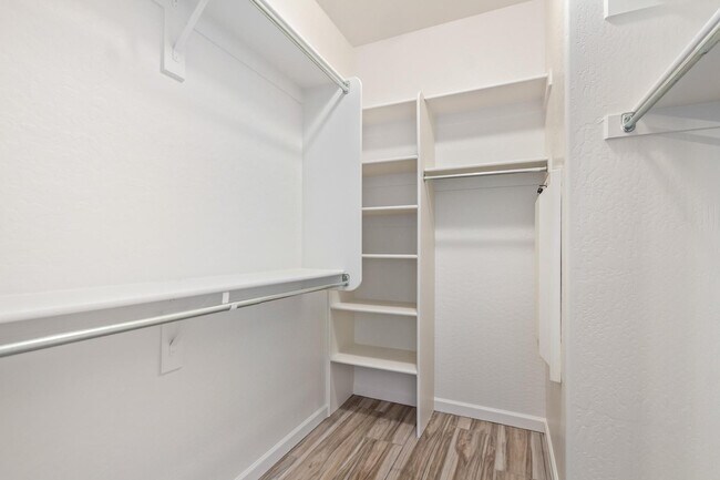 Building Photo - 3443 E Riopelle Ave