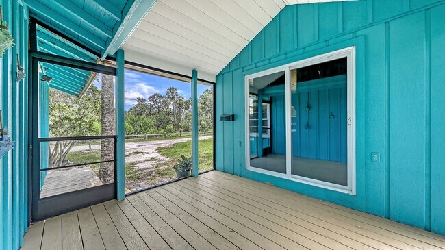 Building Photo - Completely Remodeled Home With Stunning Ri...