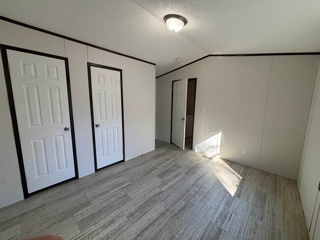 Building Photo - 44 Pineland Park Rd