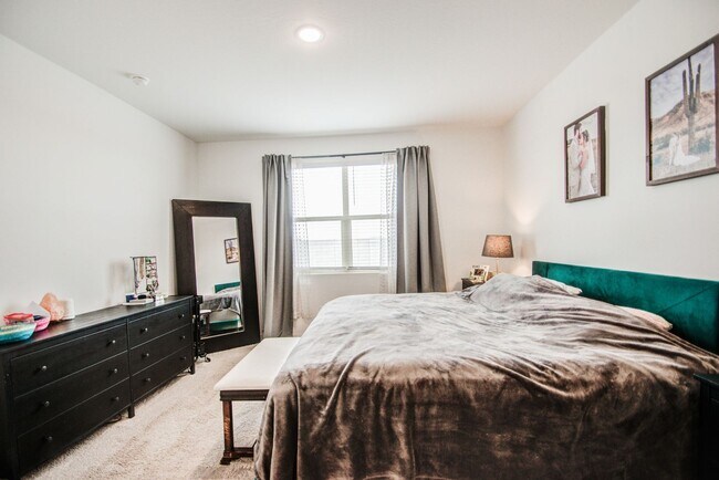Building Photo - Lovely Single Family 4 bedroom for rent!